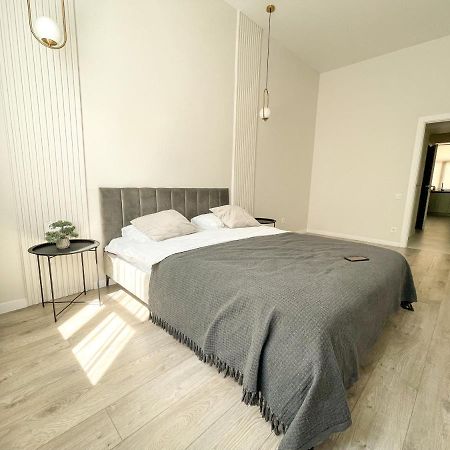 Апартаменти На Менцинського 6 Lviv Ngoại thất bức ảnh