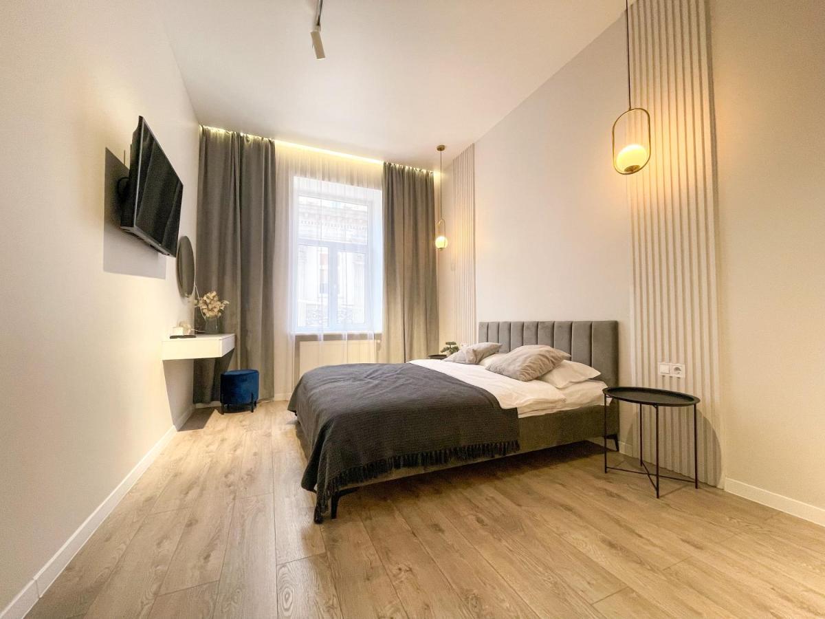 Апартаменти На Менцинського 6 Lviv Ngoại thất bức ảnh