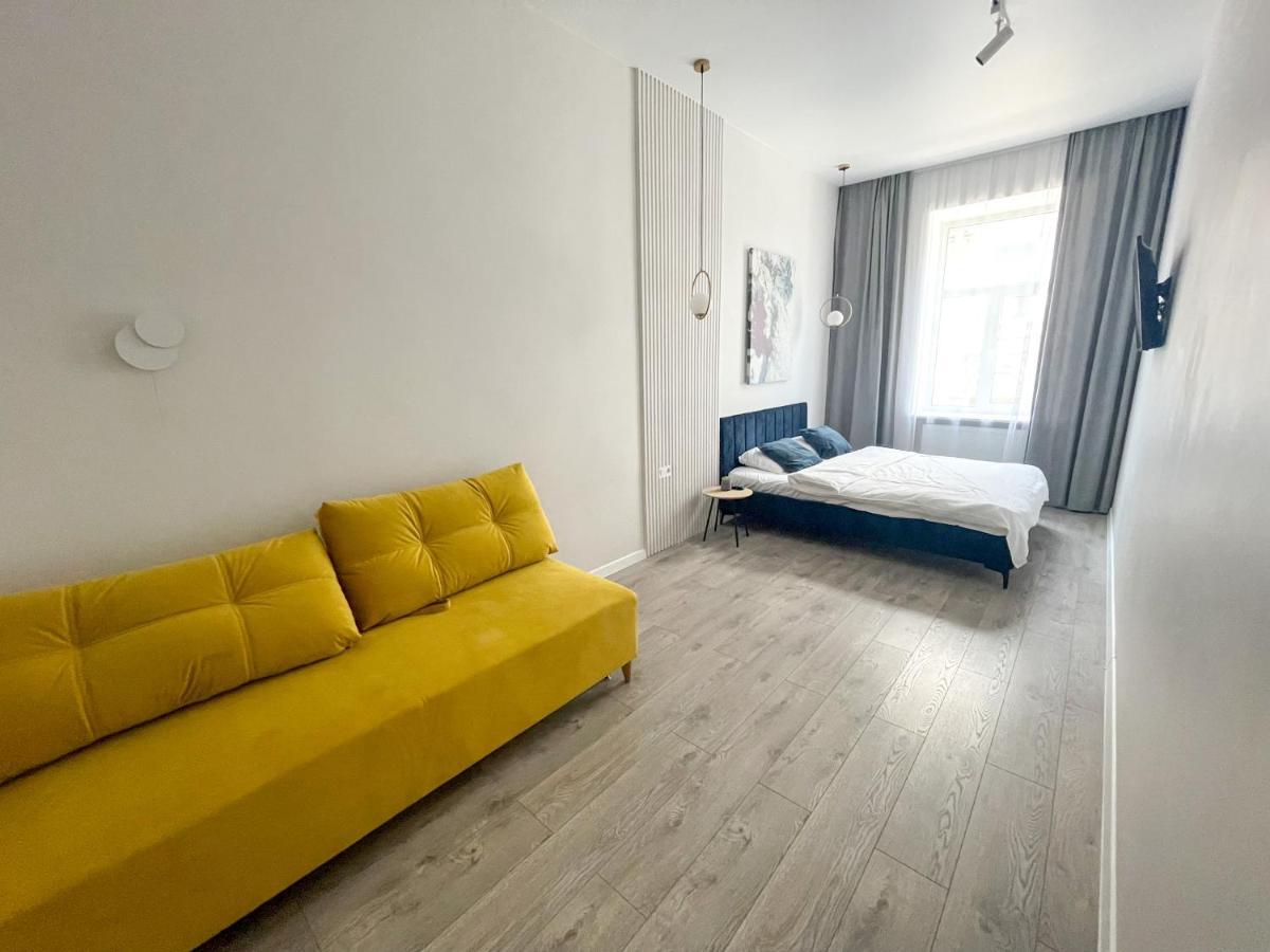 Апартаменти На Менцинського 6 Lviv Ngoại thất bức ảnh