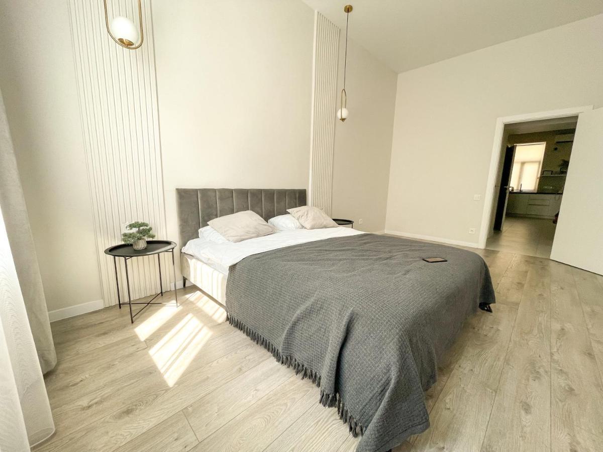 Апартаменти На Менцинського 6 Lviv Ngoại thất bức ảnh